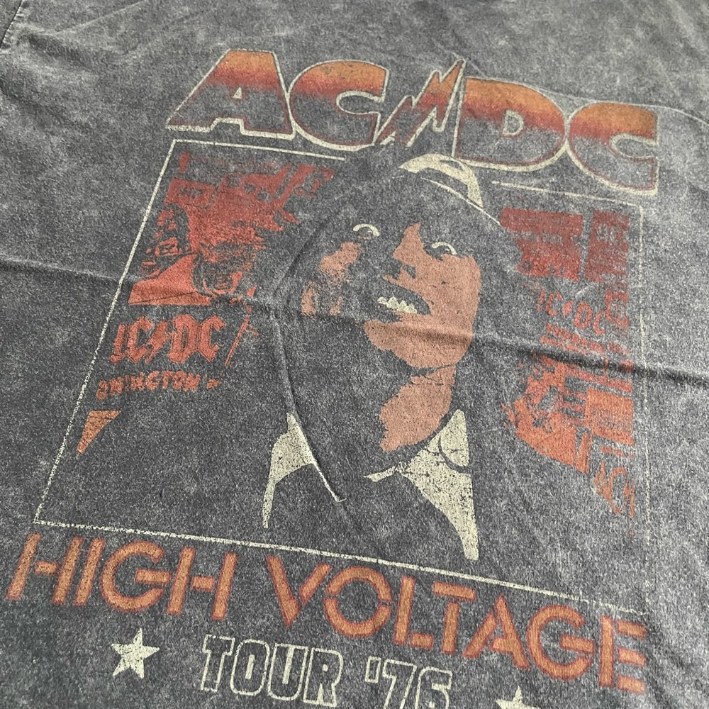 AC/DC Mens XL graphic acid wash tee shirt MENS NEW NWT ‘75 voltage tour shirt - Picture 3 of 6